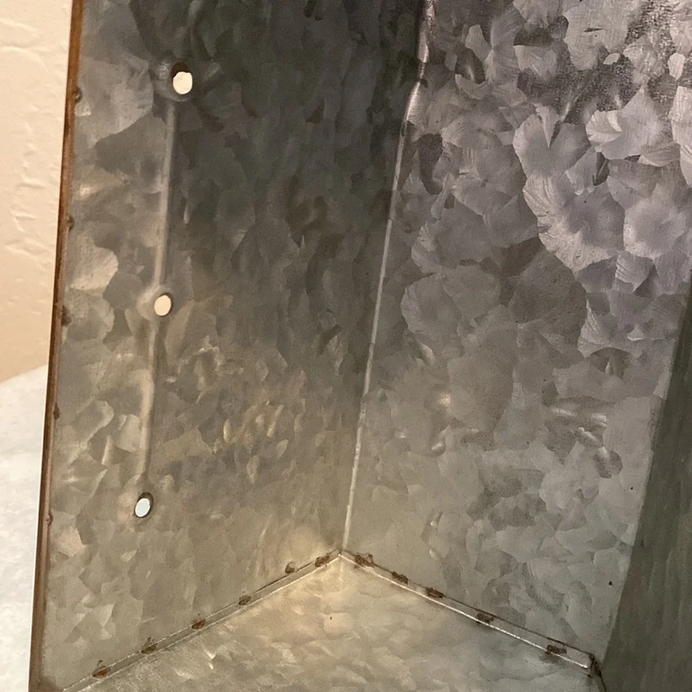 🤍Decorative Tin Holder/Basket - Picture 4 of 5